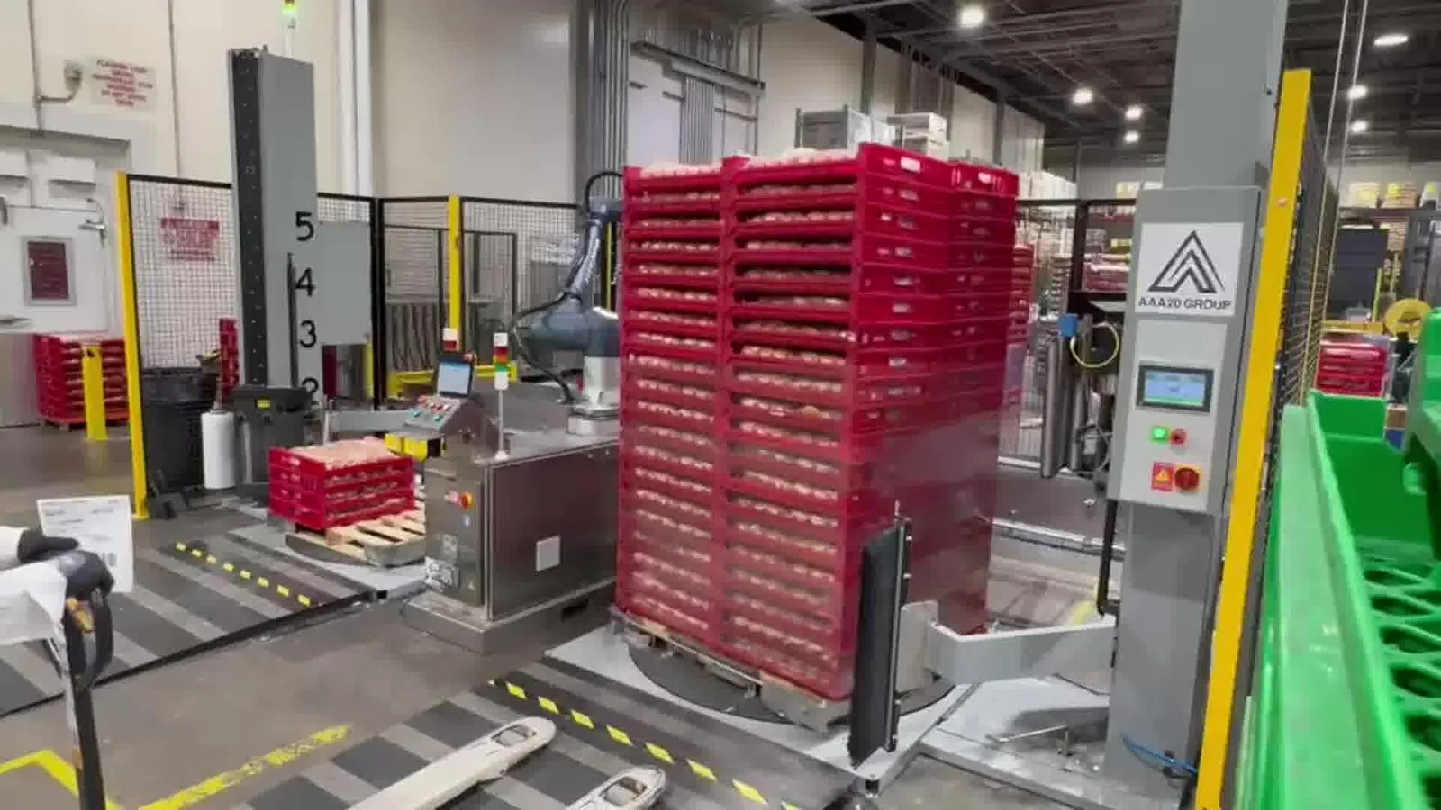 AAA20 CP-66 palletizer running on a U.S. manufacturing line.